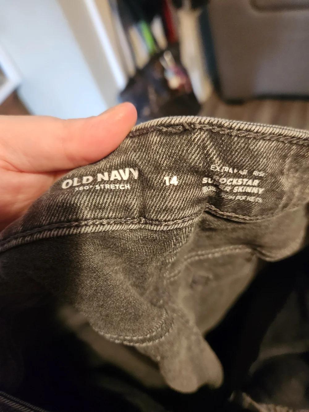 Old Navy Women's Skinny Jeans in Washed Black
